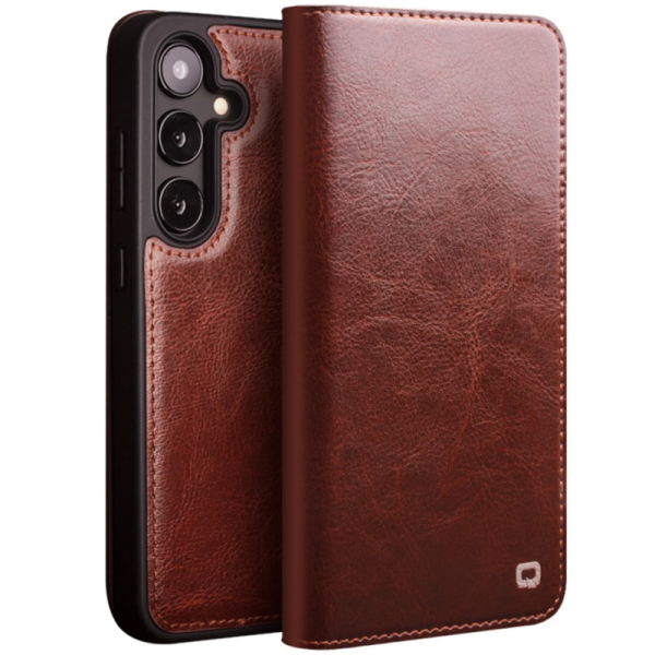 „QIALINO“ atverčiamas dėklas - rudas (Galaxy S25)