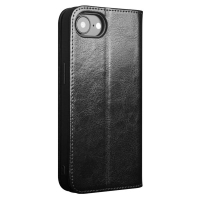 „QIALINO“ atverčiamas dėklas - juodas (iPhone 17e / 16e)