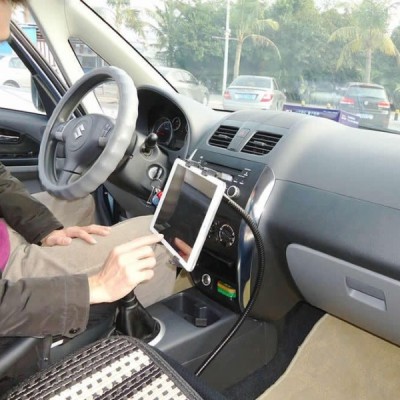 Automobilinis planšetės laikiklis tvirtinamas prie sėdynės (grindų) varžto / Priedai.lt