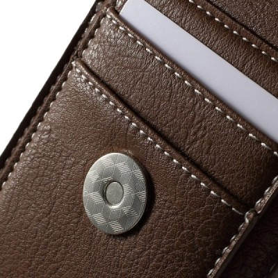 Universāls vertikāli aizverams brūns maciņš (ieliktņa) ar kabatiņu kartem ielikt un iespēju piestiprināt pie siksnas (L izmērs) 