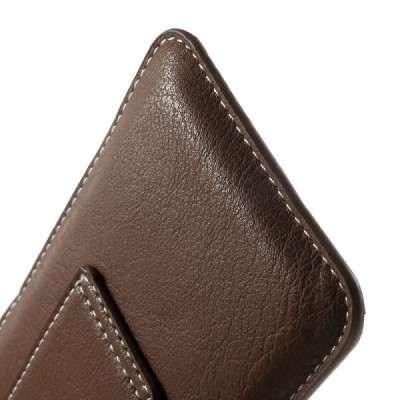 Universāls vertikāli aizverams brūns maciņš (ieliktņa) ar kabatiņu kartem ielikt un iespēju piestiprināt pie siksnas (L izmērs) 