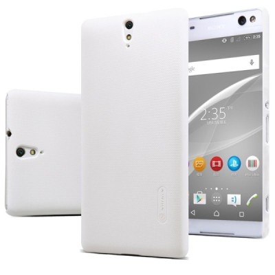 Sony Xperia C5 Ultra Nillkin Frosted Shield baltas plastikinis dėklas + apsauginė ekrano plėvelė / Priedai.lt