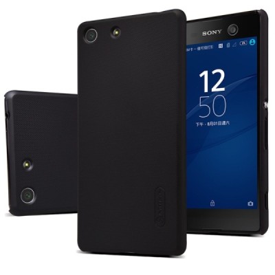 Sony Xperia M5 Nillkin Frosted Shield juodas plastikinis dėklas + apsauginė ekrano plėvelė / Priedai.lt