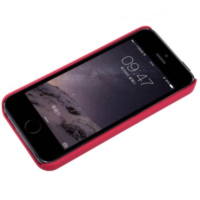 Raudonas „Nillkin“ Frosted Shield serijos Apple iPhone SE (5, 5s) dėklas (dėkliukas) su apsaugine ekrano plėvele / Priedai.lt