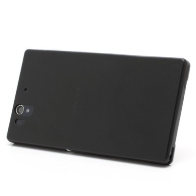 Sony Xperia Z pasaulē planākais melns futrālis / Vacins.lv