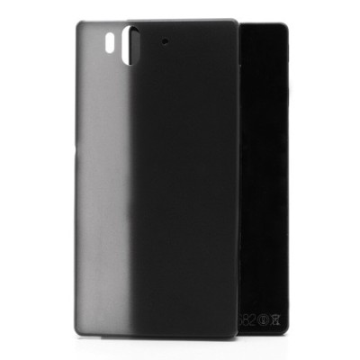 Sony Xperia Z pasaulē planākais melns futrālis / Vacins.lv