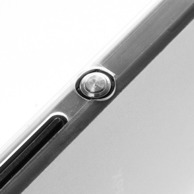 Sony Xperia Z pasaulē planākais balts futrālis / Vacins.lv