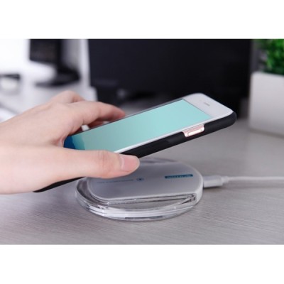 Apple iPhone 7 (iPhone 8) Nillkin Magic Wirelesszelts plastmasas futrālis - zelts / Vacins.lv