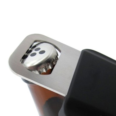 Plastmasas Apple iPhone 5 (Apple iPhone 5S) apvalks ar iebūvētu pudeles attaisāmo / Vacins.lv