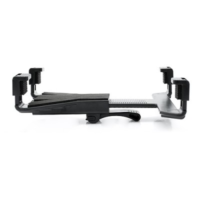 Planšetdatora autoturētājs iespējams stiprināt pie loga vai pie atzveltņa / Vacins.lv