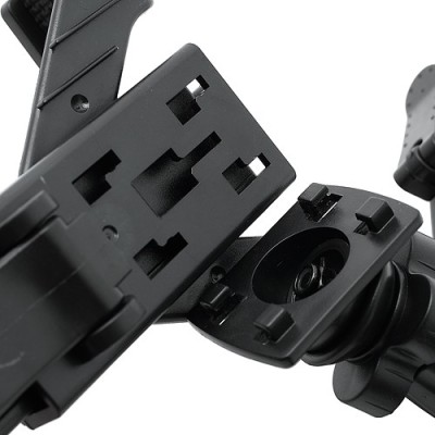 Planšetdatora autoturētājs iespējams stiprināt pie loga vai pie atzveltņa / Vacins.lv