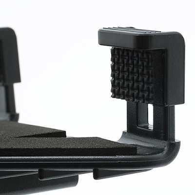 Planšetdatora autoturētājs iespējams stiprināt pie loga vai pie atzveltņa / Vacins.lv