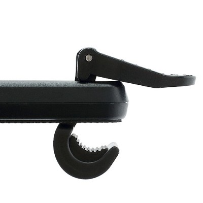 Planšetdatora autoturētājs iespējams stiprināt pie loga vai pie atzveltņa / Vacins.lv