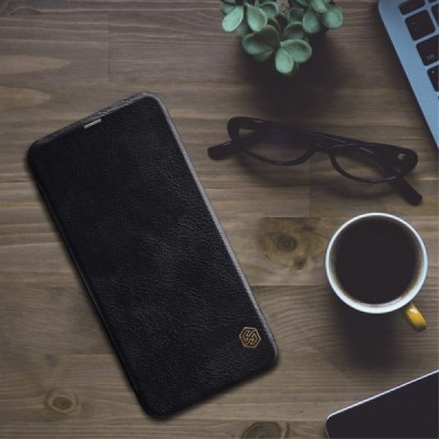 Prabangus „Nillkin“ Qin serijos juodas odinis atverčiamas Samsung Galaxy J6+ 2018 (J610) dėklas / Priedai.lt