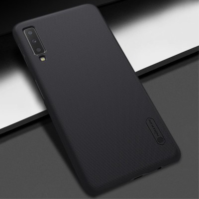 Samsung Galaxy A7 2018 Nillkin Frosted Shield juodas plastikinis dėklas / Priedai.lt
