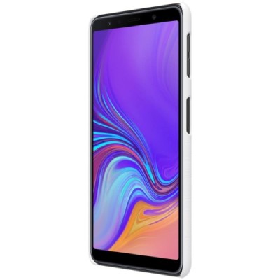 Samsung Galaxy A7 2018 Nillkin Frosted Shield baltas plastikinis dėklas / Priedai.lt