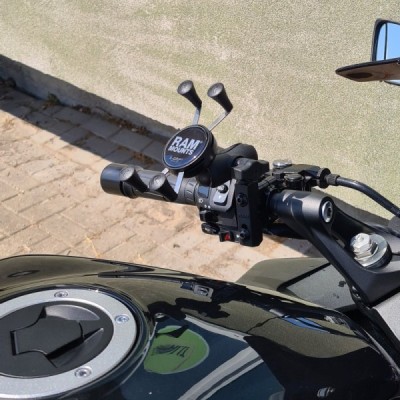 „RAM Mounts“ X-Grip telefona turētājs motociklam (piestiprina pie bremzēm/sajūga) | Vacins.lv
