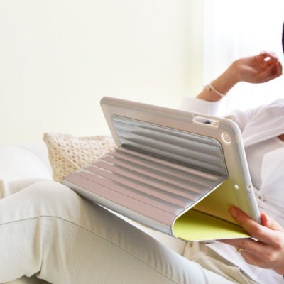 „8thdays“ Jessie's Melody prabangus atverčiamas sidabrinis Apple iPad Air dėklas / Priedai.lt